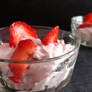 Yogourt aux fraises maison