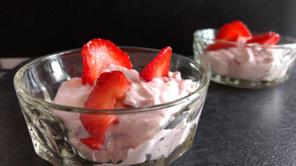 Yogourt aux fraises maison